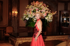 ANDREA-KATHRIN LOEWIG (45) im Kleid des Leipziger Designers ANDREAS TROMMLER / COPYRIGHT: ALEXANDER STINGL / S+S / 09-2011 / mit freundlicher Unterstützung des REGENT Hotel Berlin am Gendarmenmarkt